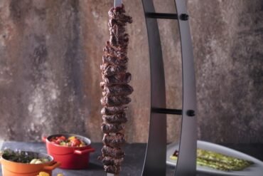 Baskqet Steakhouse’da kılıçta servis edilen lokum!