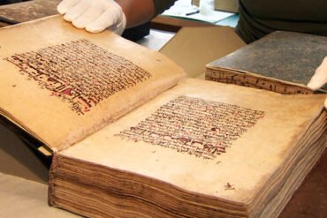 Süleymaniye Kütüphanesi - Kitap Hastanesi