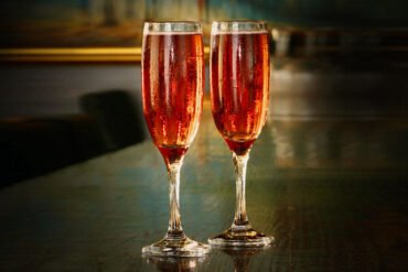Şampanya Kokteyli: Kir Royale Kokteyl Tarifi