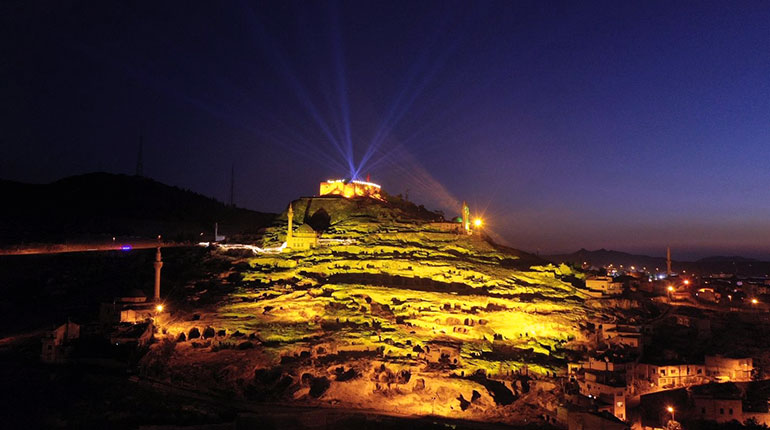 Kapadokya’nın Kalbi: Nevşehir Kalesi