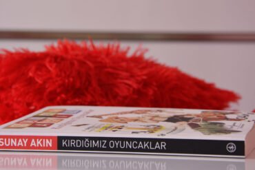Sunay Akın - Kırdığımız Oyuncaklar